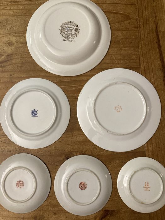 Conjunto vários pratos antigos
