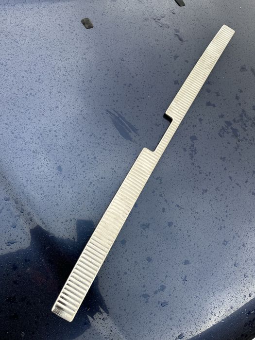 Metalowa listwa bagażnika audi a4 b5 avant kombi