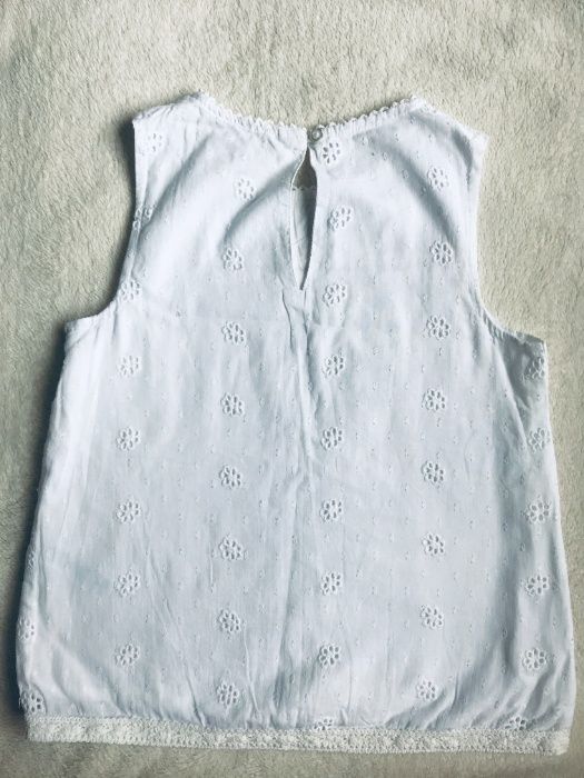 Biała haftowana bluzeczka na ramiączkach - rozm. 116