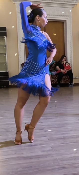 Продам плаття для латини у відмінному стані з камінням