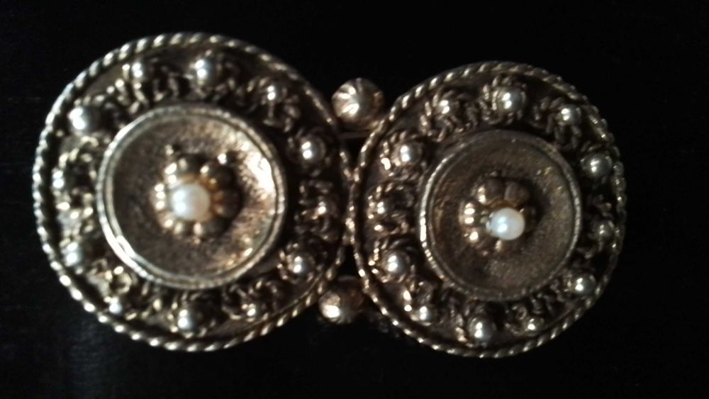 Alfinete de prata dourada