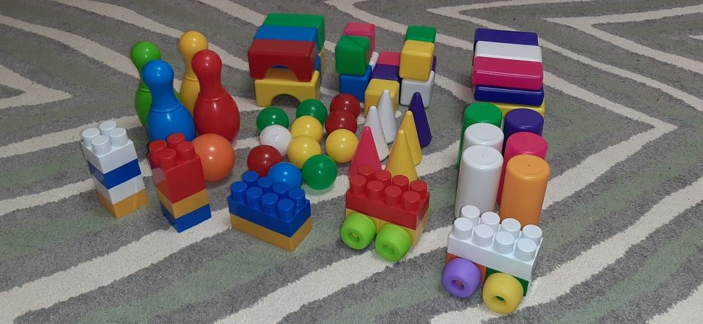 Кубики, кеглі, конструктор від 1 року