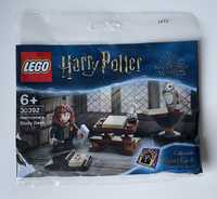 Polybag LEGO Harry Potter 30392 Biurko Hermiony z figurką Hermiony