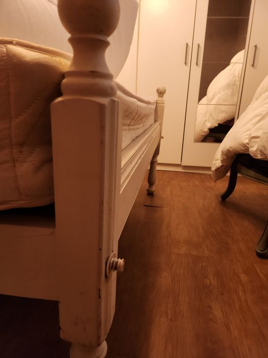 Cama madeira maciça, antiga, restaurada