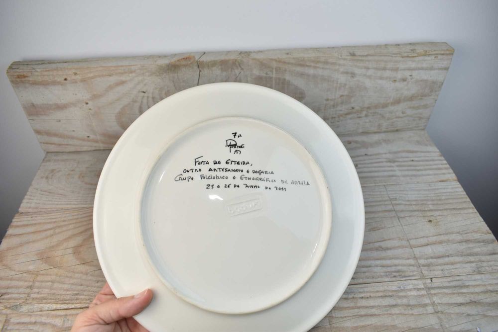 Prato vintage de loiça de pintado à mão - artigo de coleção