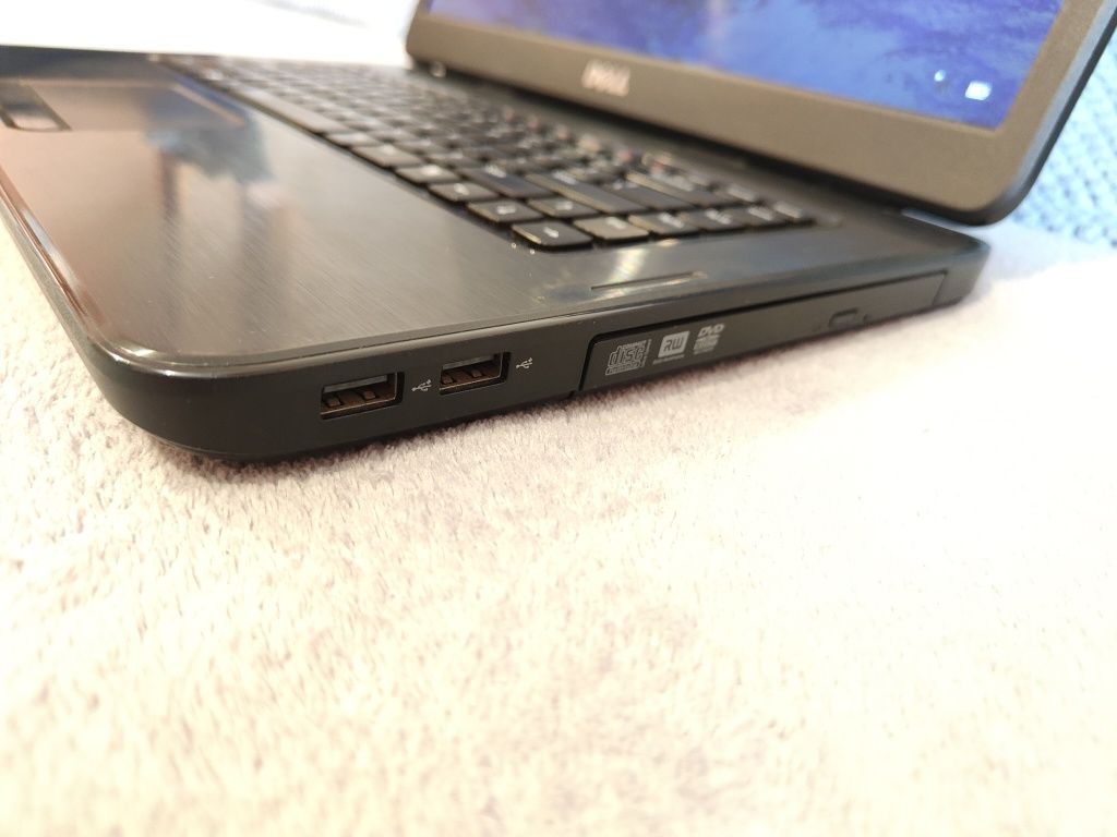 Laptop Dell Inspiron M5040