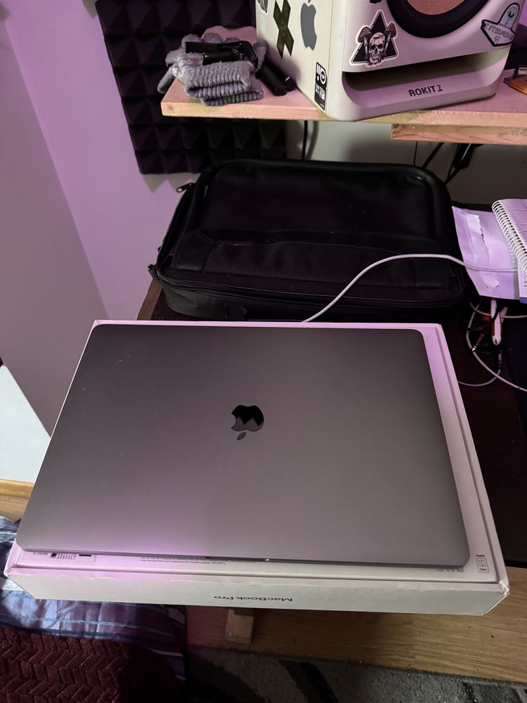 Macbook pro 2020 intel i9 32gb ram 512ssd