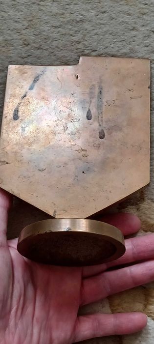 płaskorzeżba mosiężna Jan Paweł II wys 15cm sred 7cm szer 11