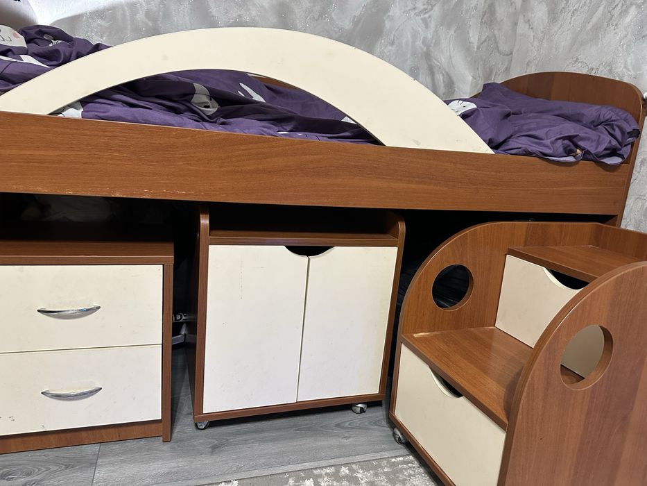 Дитяче ліжко з шухлядами