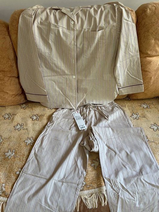 Нова піжама Uniqlo, розмір xs, бежева у червону смужку