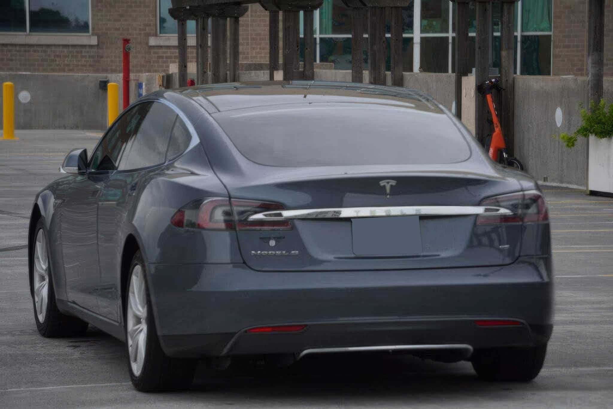 2013 Tesla Model S 85 RWD