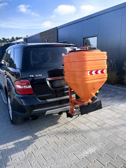 Posypywarka solarka do samochodu na hak / do quada