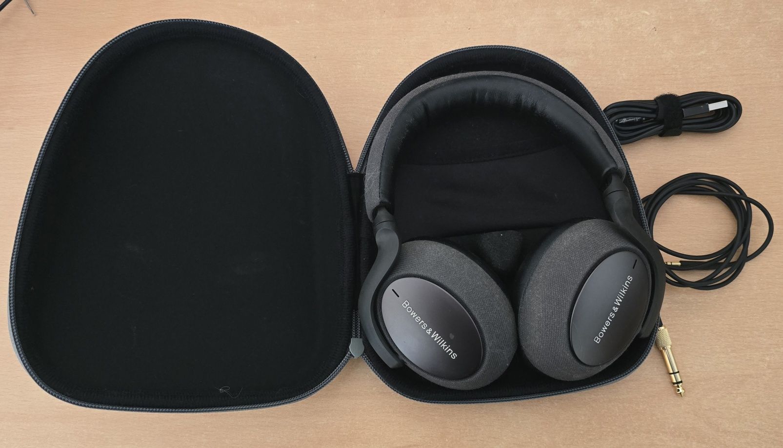 Bowers & Wilkins PX7