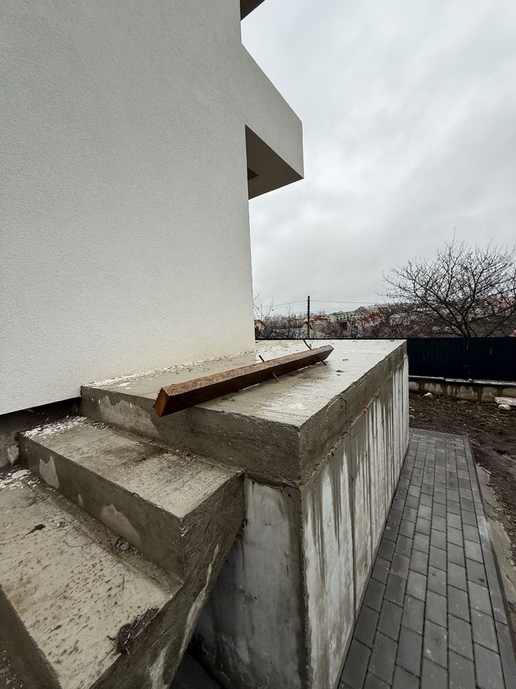 Продаж двоповерхового котеджу