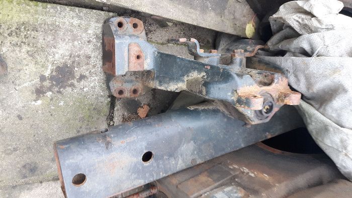 Oś,kolumna c 360,330,325,328,4011,355,Zetor 3011,5011,7211,5211,T-25