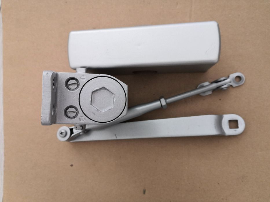 Дотягувач дверей APECS