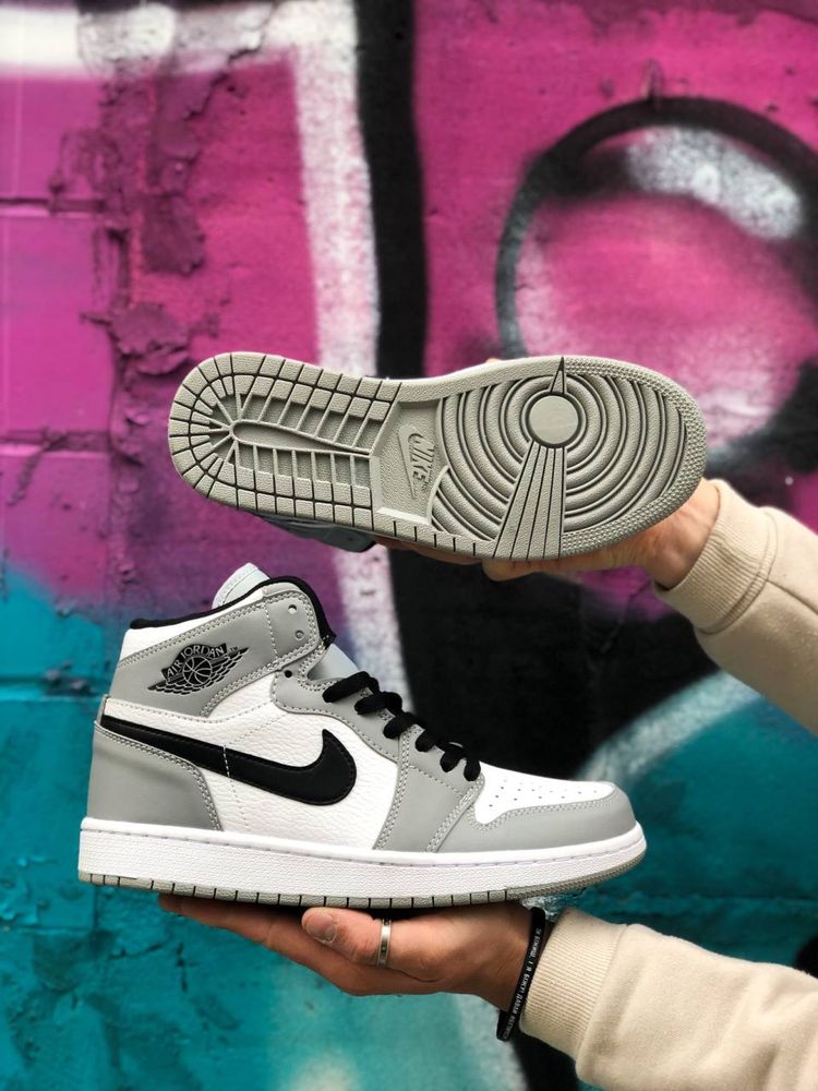 Nike Air Jordan 1 Retro Mid Smoke Grey