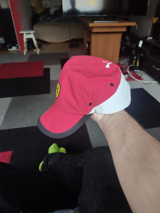 Sprzedam czapkę ferrari