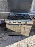 Vendo fogão a gás e  máquina de  corta e cose