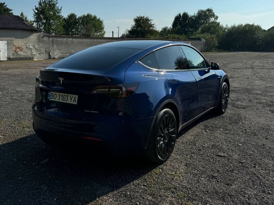 Tesla Model Y 2021
