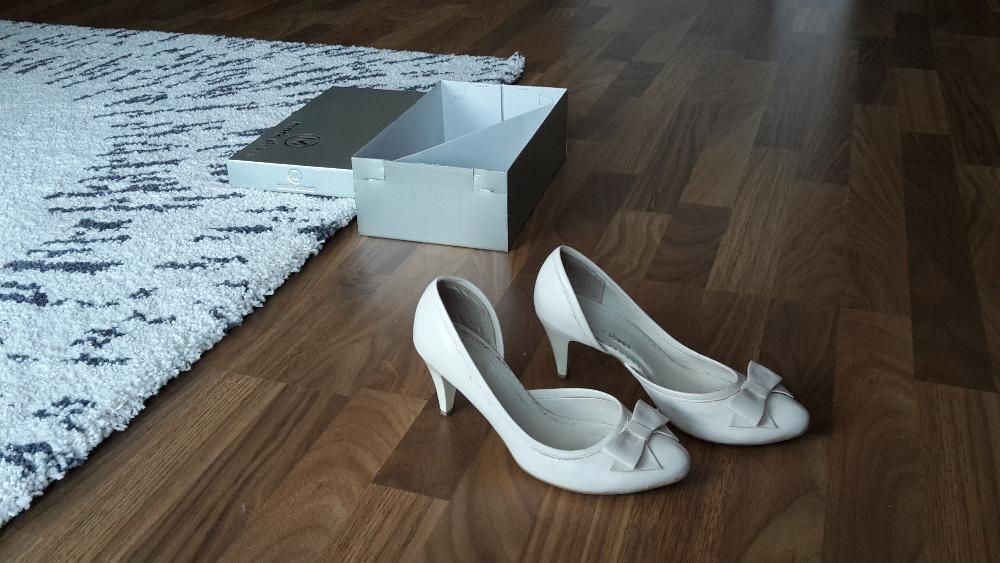 Buty damskie ecru 36/38 skorka ekologiczna, z kokardką