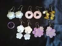 5 pares de brincos novos 1 aliança de jovem+uma pulseira ou colar ...