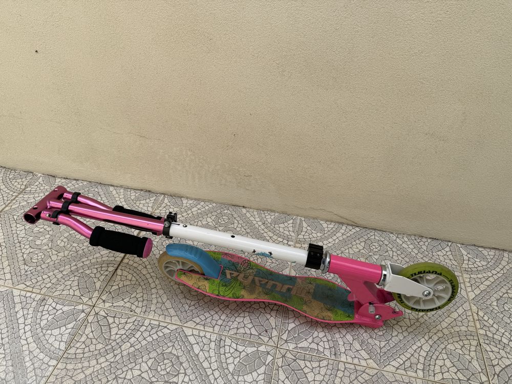 Trotinete menina