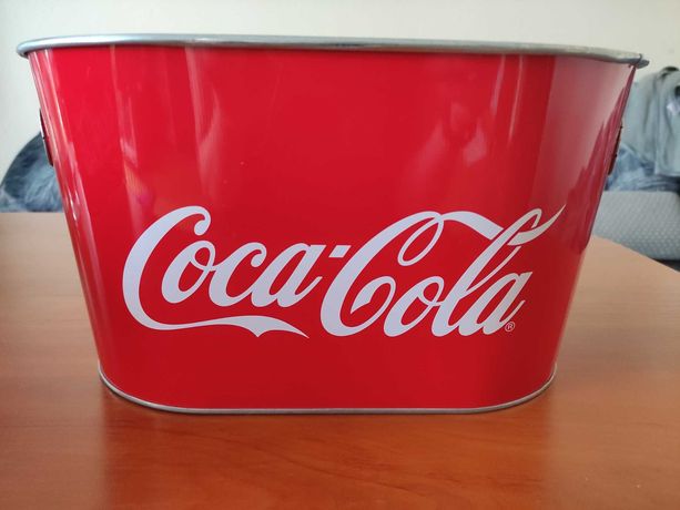 Puszka Coca Cola w stylu wiaderka