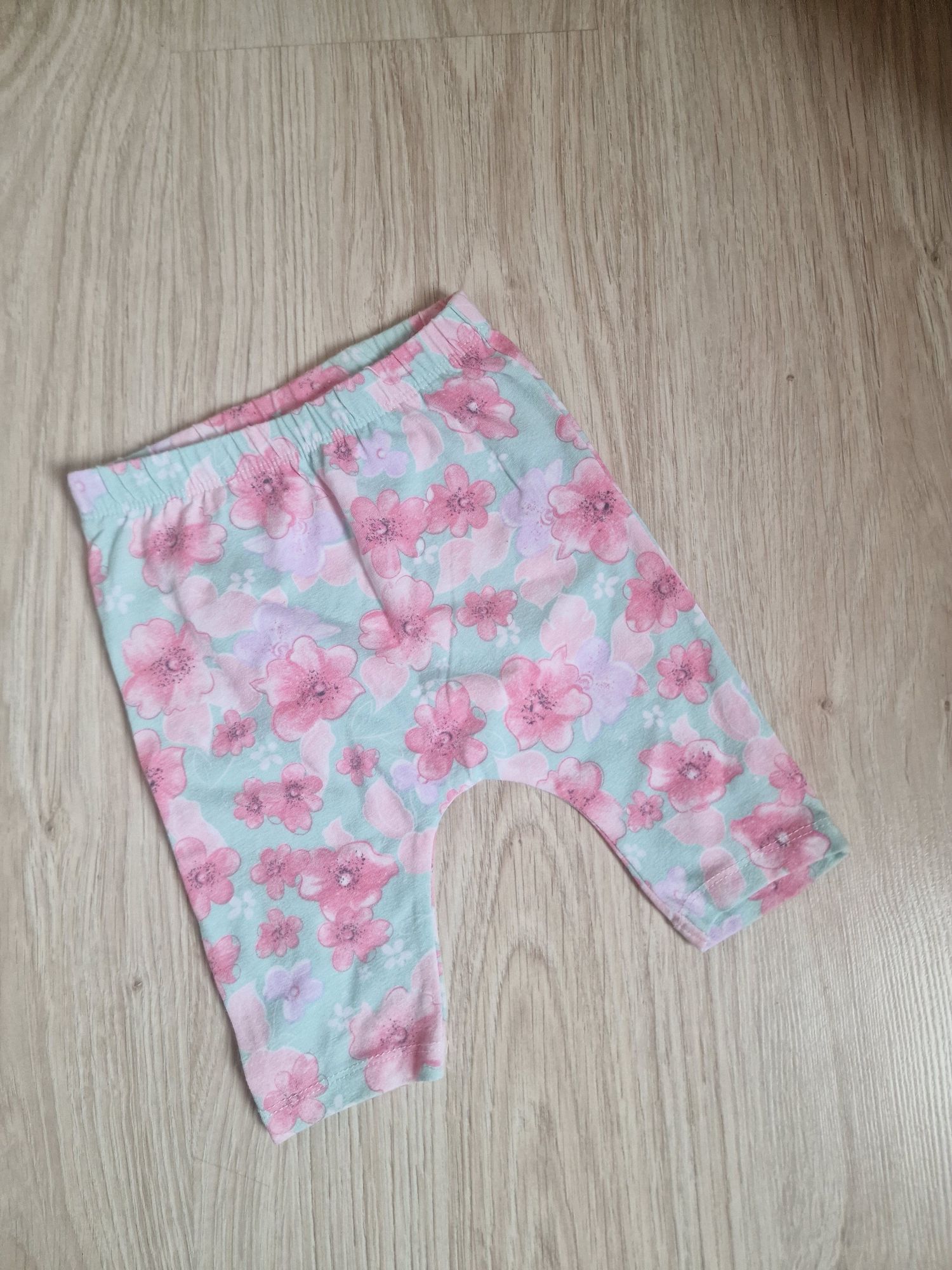 Legginsy w kwiaty 62
