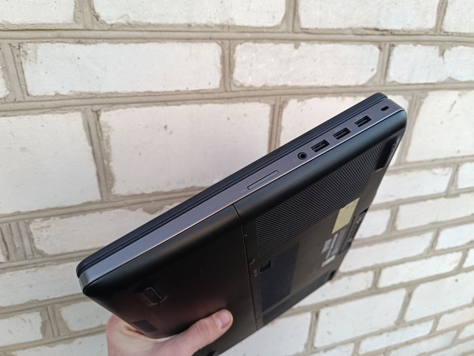 Зі сканером відбитку Ігровий ноутбук Dell (i7 7700HQ/32/512/M2200 4gb)