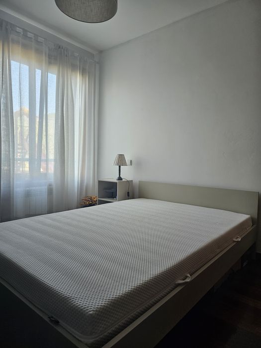 Conjunto cama e colchão e mesinha de cabeceira