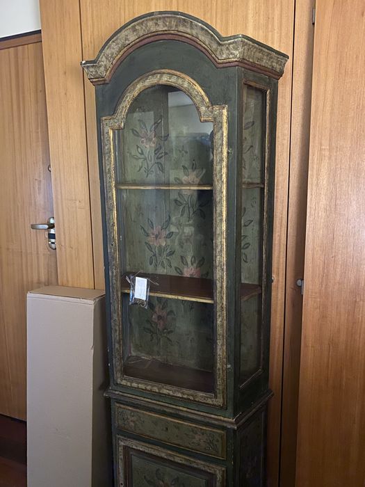 Oratório antigo com movel de apoio