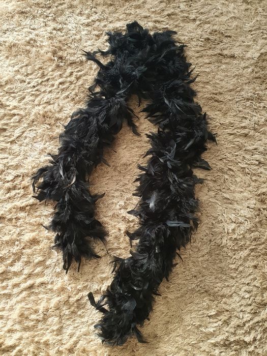 Cachecol de penas preto