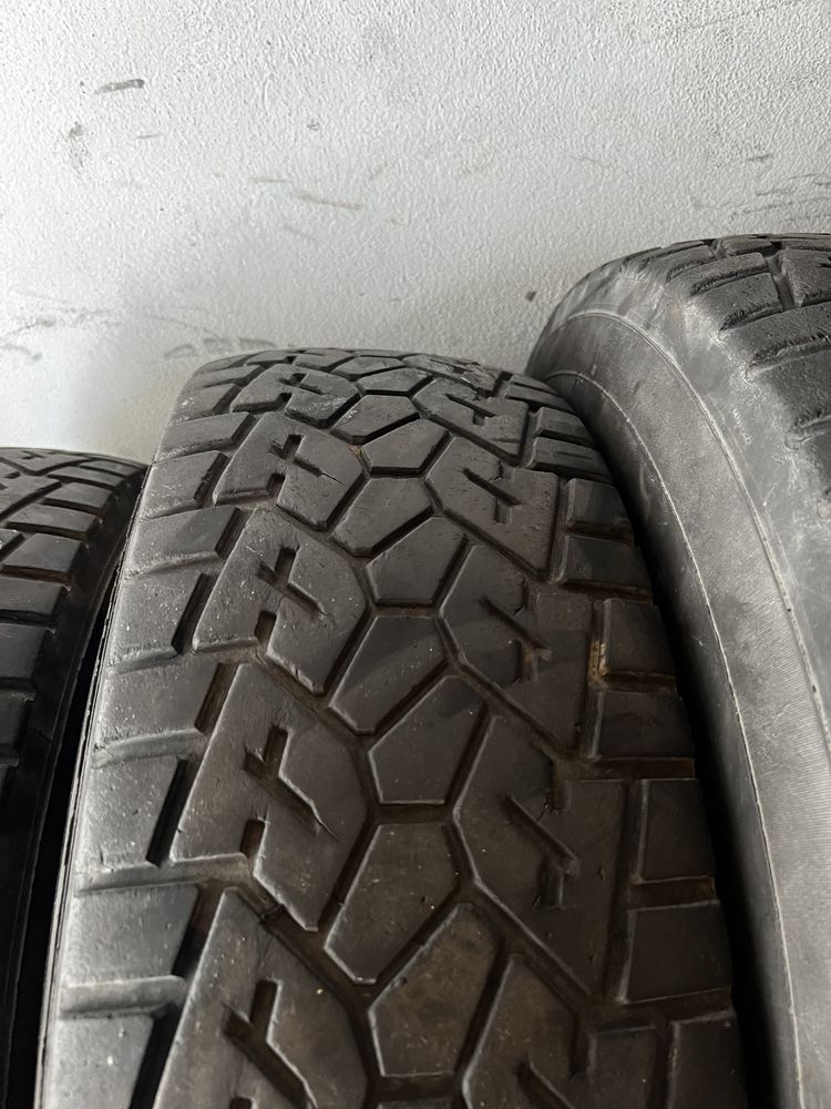 Pneus Michelin 245/80-16