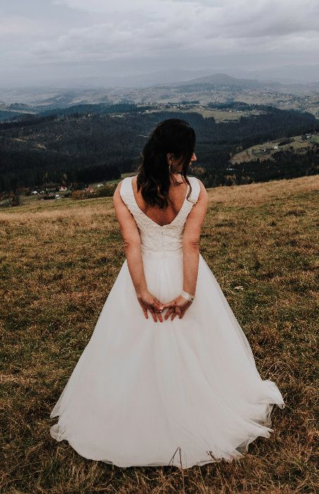 Suknia ślubna ecrui na duży biust