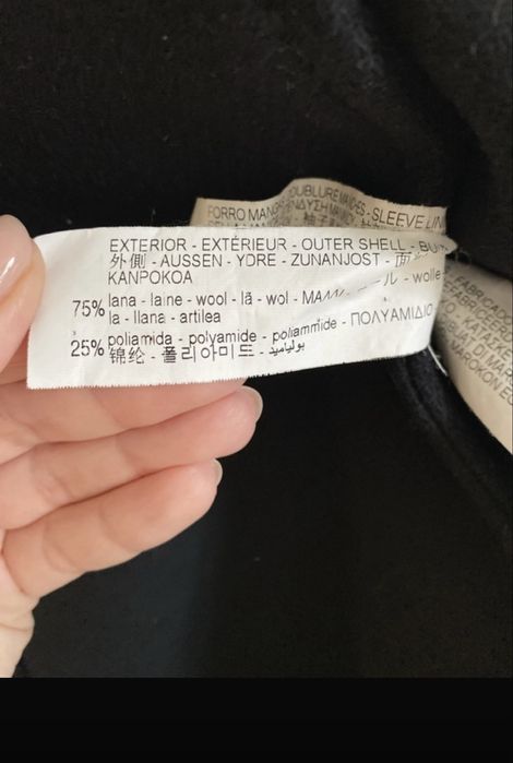 Czarny wełniany dopasowany płaszcz Zara XS Manteco