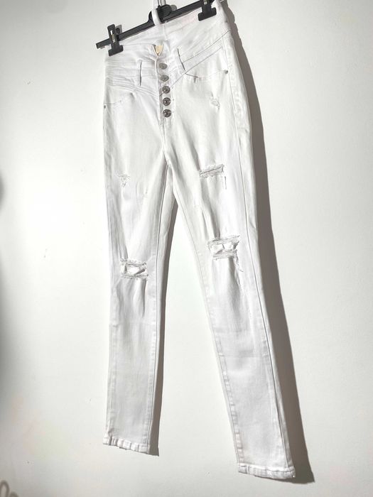 białe jeansy spodnie przetarcia dziury skinny rurki obcisłe XS denim