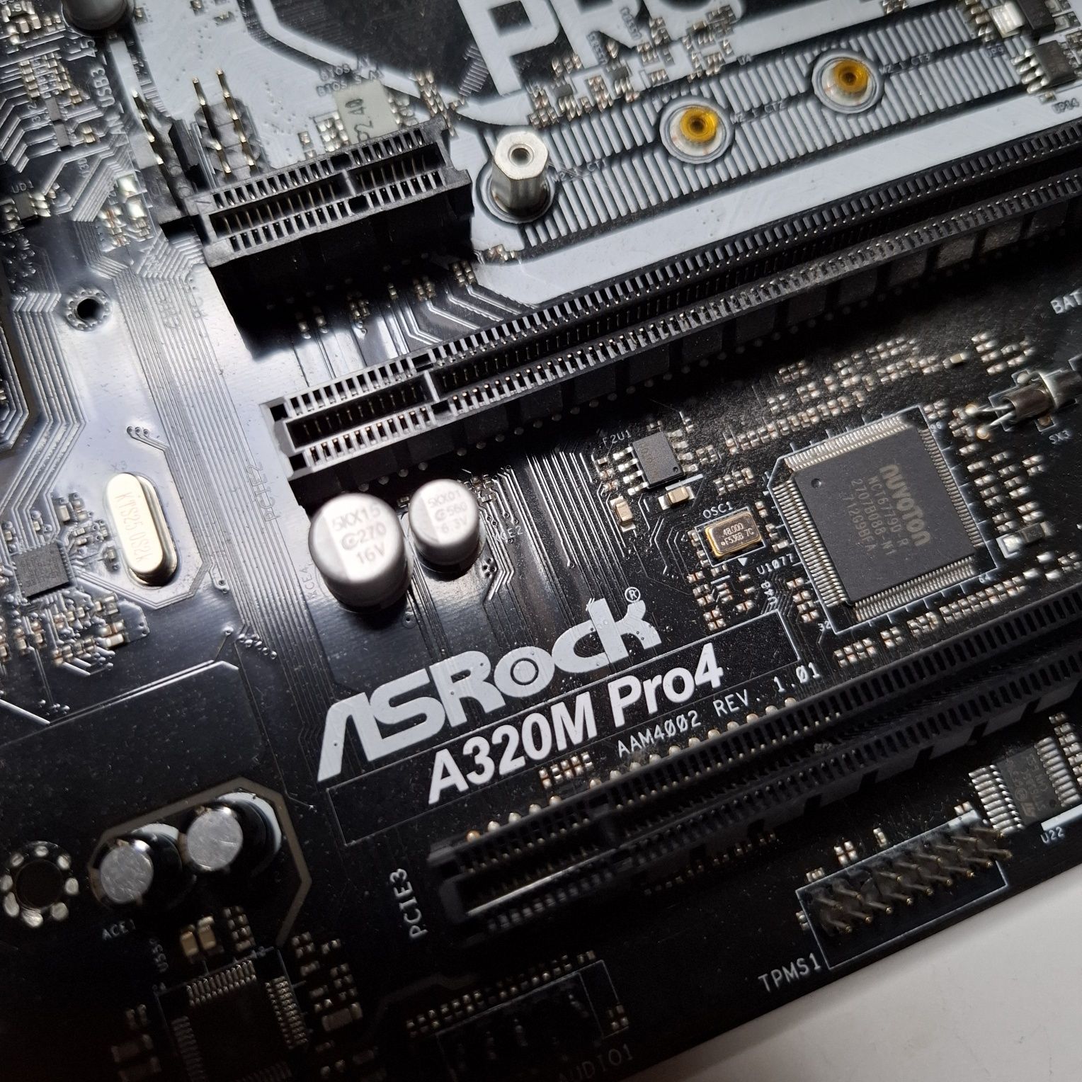Płyta główna ASROCK A320M Pro4 AM4 mATX + AMD Ryzen 5 1400