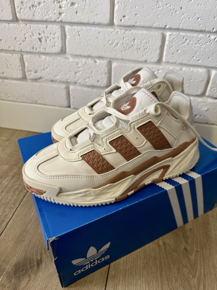 Кросівки Adidas (оригінал) нові