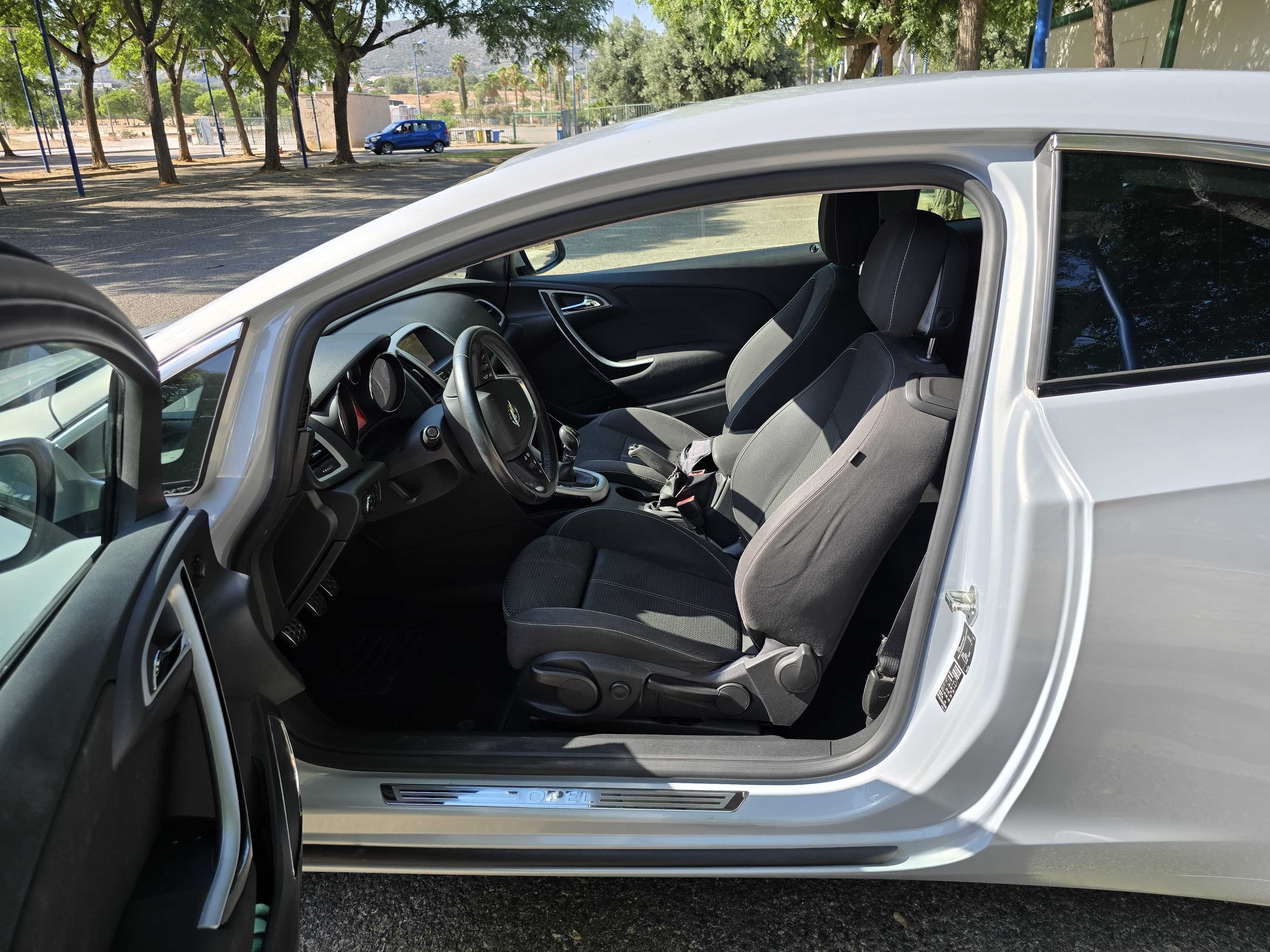 Opel Astra J GTC 1.4T 140 CV
