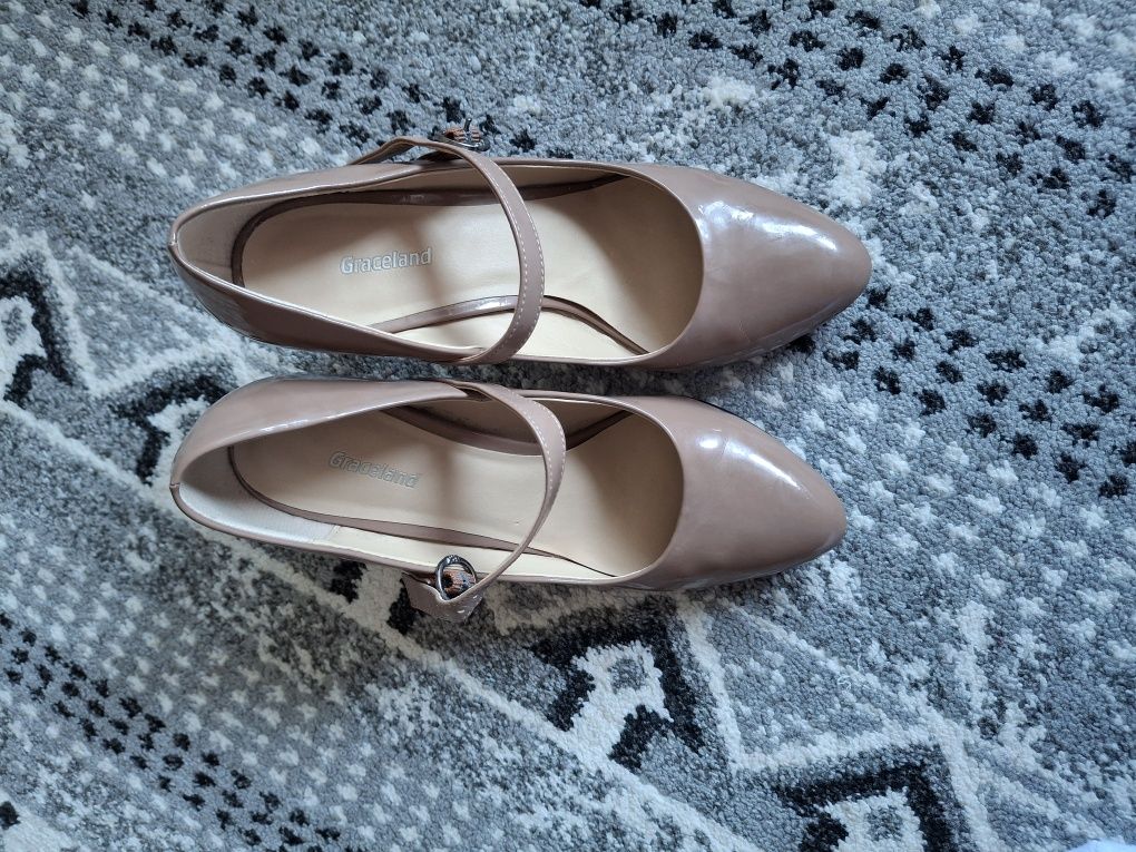 Szpilki nude Deichmann 39
