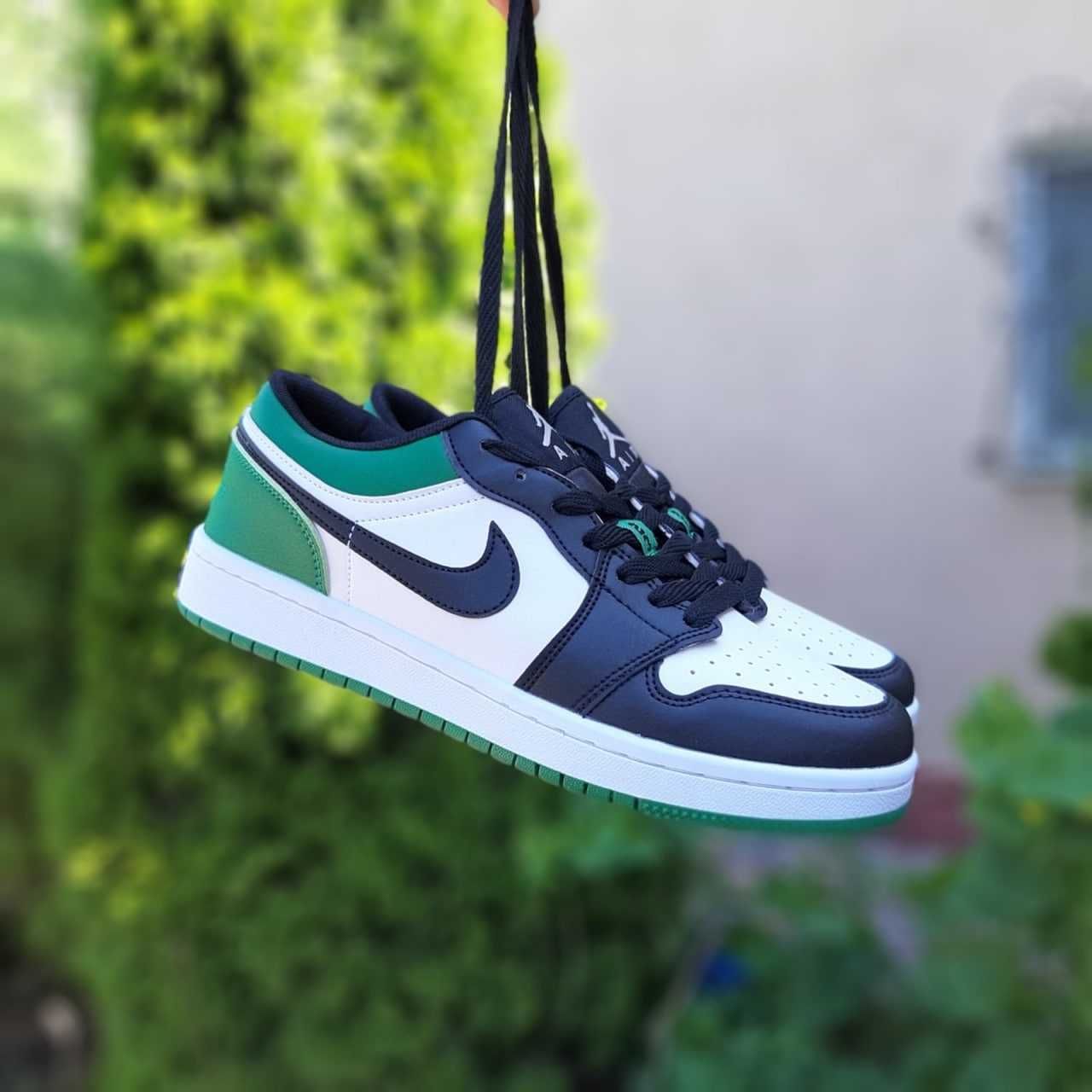 Чоловічі кросівки Nike Air Jordan 1 low білі з чорним і зеленим 10737