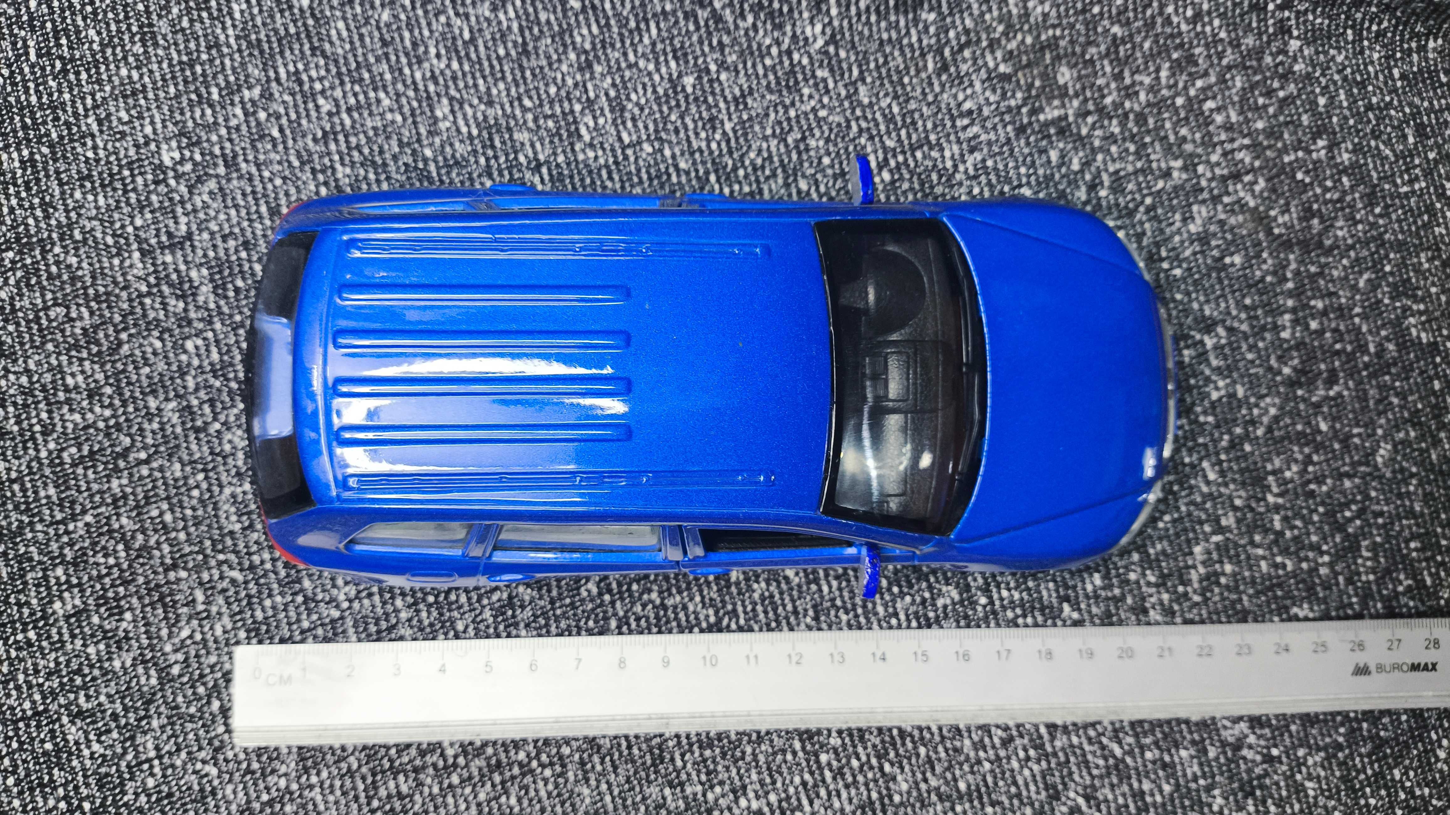 Модель Volkswagen Touareg масштаб 1:24 Bburago