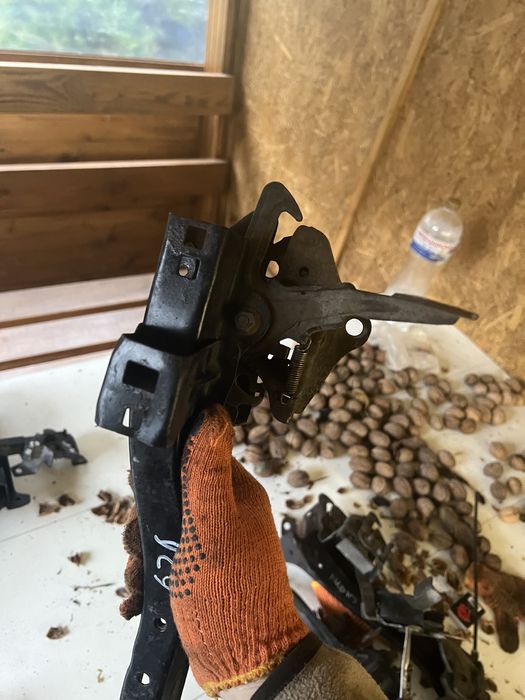 Замок капота мазда 626 mazda gd