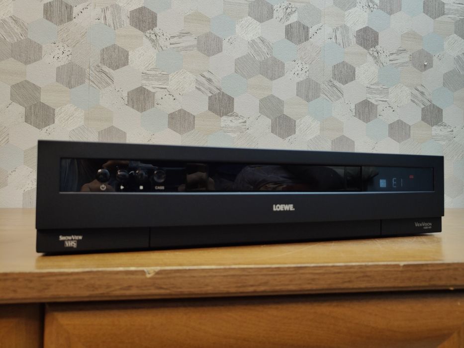 Magnetowid VHS Loewe 4306 HiFi