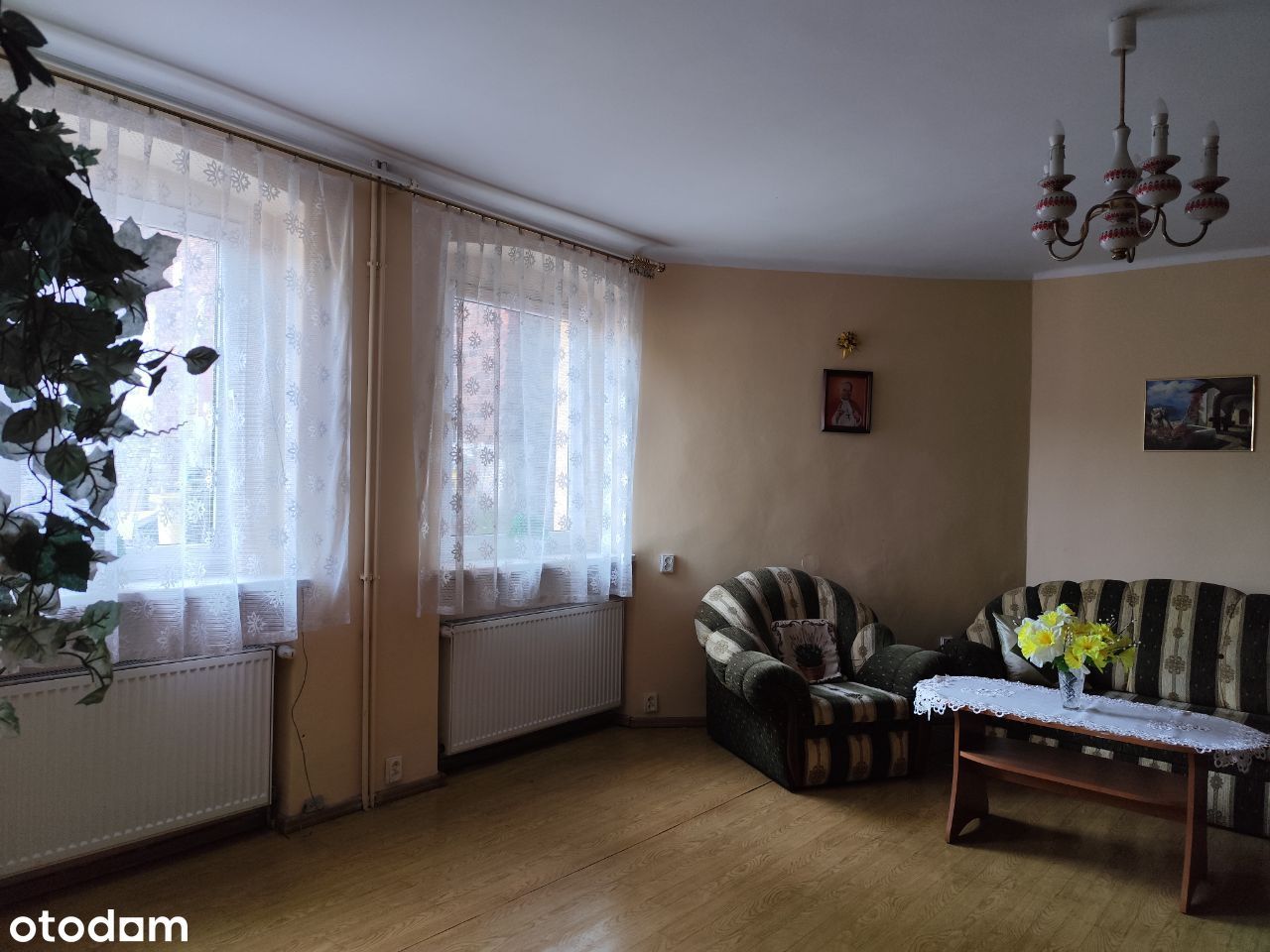 Budynek 200 m2, 25 garaży, działka 1074 m2 - BYTOM
