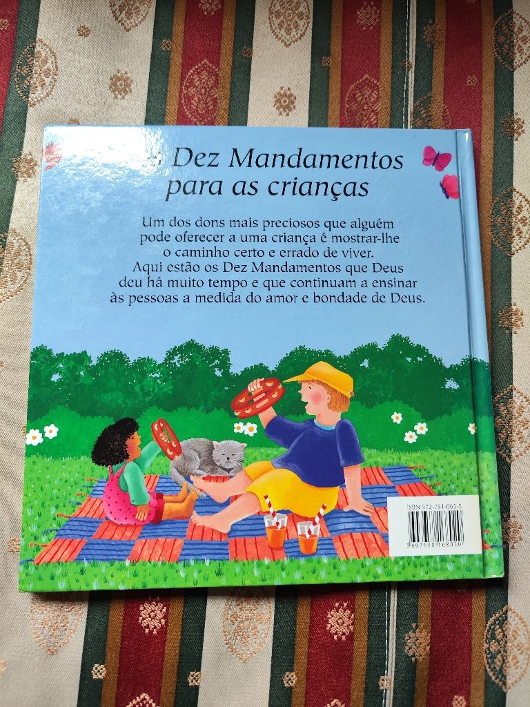 Livro "os Dez mandamentos para crianças"