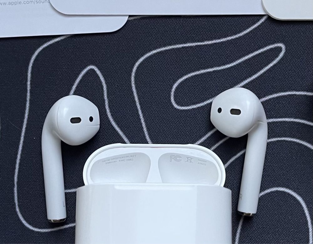 Замечательные AIR PODS 2 - A1602 + КОМПЛЕКТ