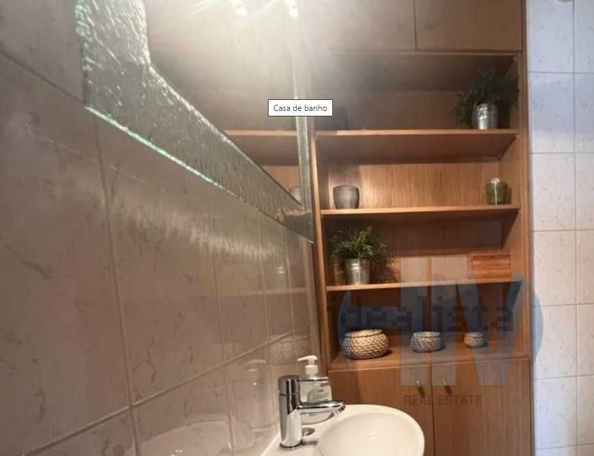 Espelho de casa de banho com iluminação/aplique