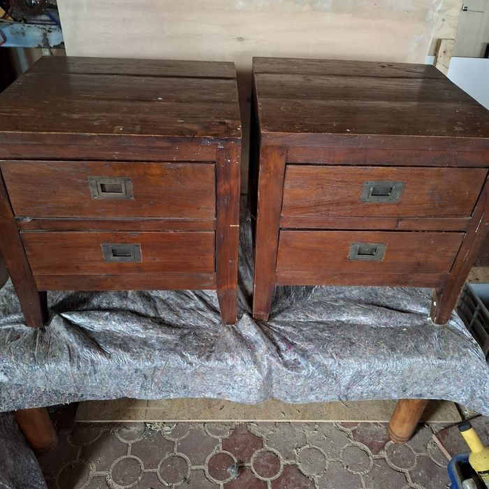 Dwie drewniane szafki